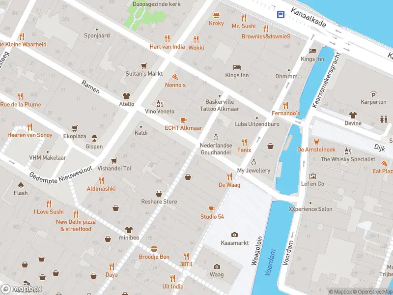 Brandweer met gepaste spoed naar de Marktstraat in Alkmaar vanwege gebouwbrand