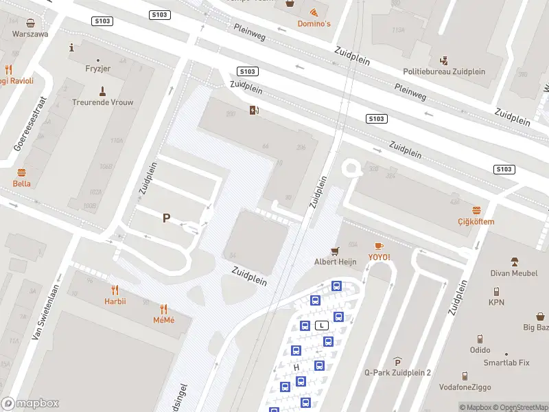 Ambulance met grote spoed naar de Zuidplein in Rotterdam