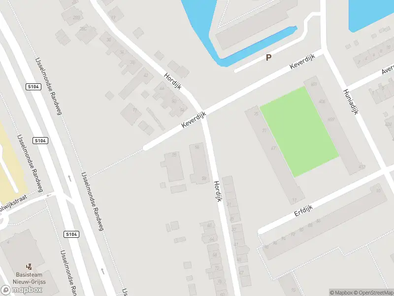 Ambulance met grote spoed naar de Hordijk in Rotterdam