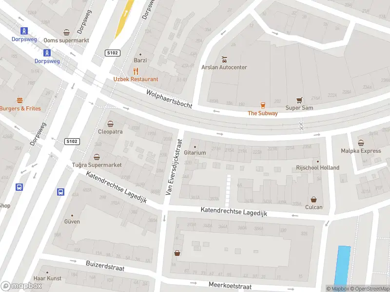 Ambulance met grote spoed naar de Wolphaertsbocht in Rotterdam