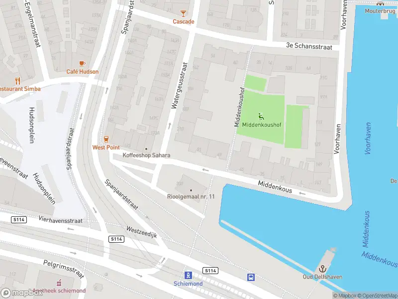 Ambulance met grote spoed naar de Watergeusstraat in Rotterdam