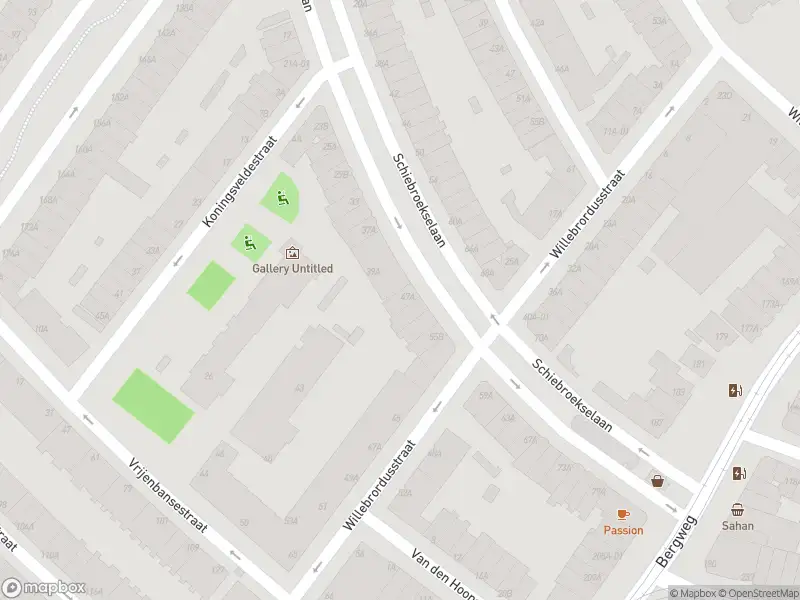 Ambulance met grote spoed naar de Schiebroekselaan in Rotterdam