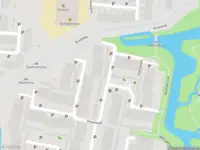 Ambulance met grote spoed naar de Strandschelpenbank in Leiden