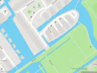 Ambulance met grote spoed naar de Hofeiland in Delft