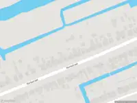 Ambulance met grote spoed naar de Kerkstraat in Oostzaan