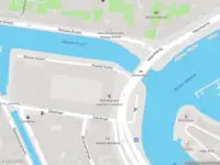 Ambulance met gepaste spoed naar de Zijlweg in Haarlem