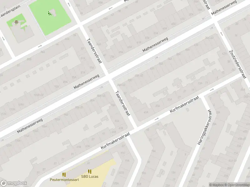 Ambulance met gepaste spoed naar de Taandersstraat in Rotterdam