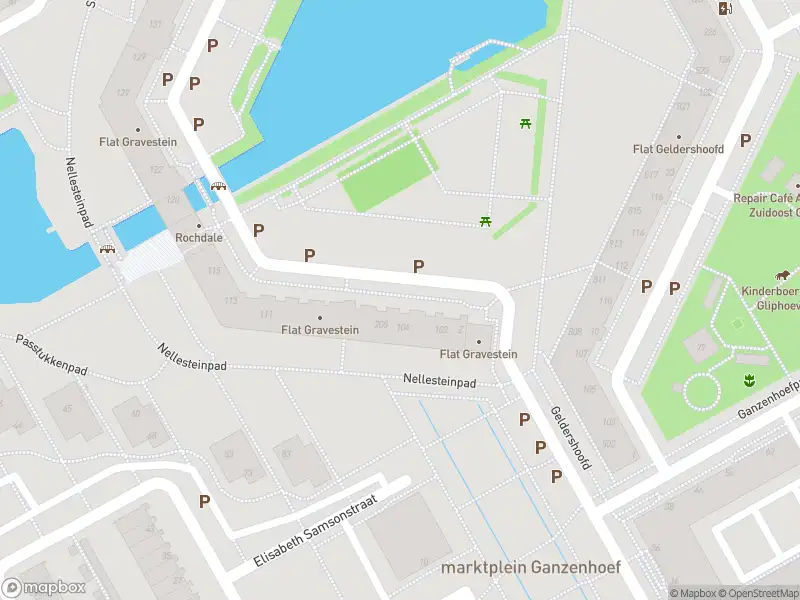 Ambulance met grote spoed naar de Gravestein in Amsterdam