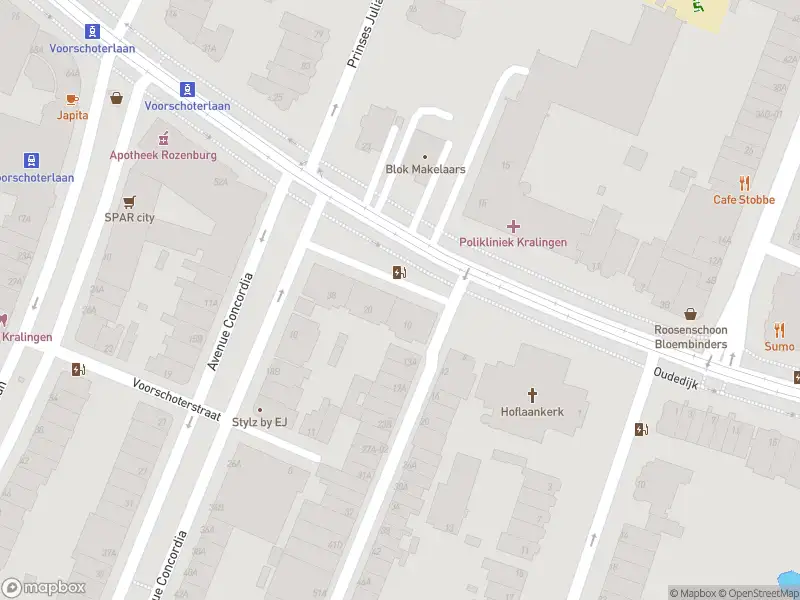 Ambulance met gepaste spoed naar de Oudedijk in Rotterdam