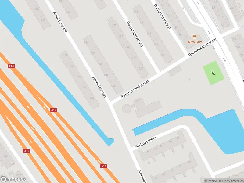 Ambulance met gepaste spoed naar de Ameidestraat in Rotterdam