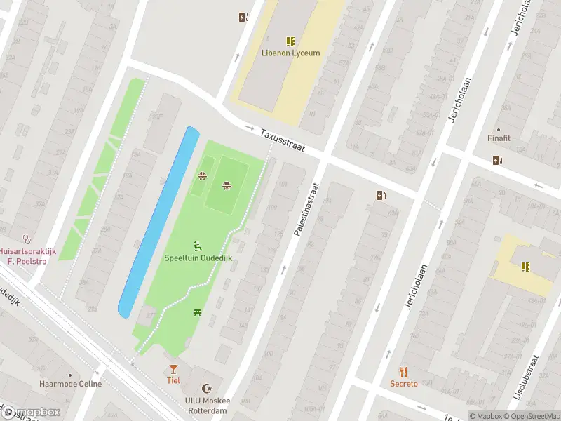 Ambulance met grote spoed naar de Palestinastraat in Rotterdam