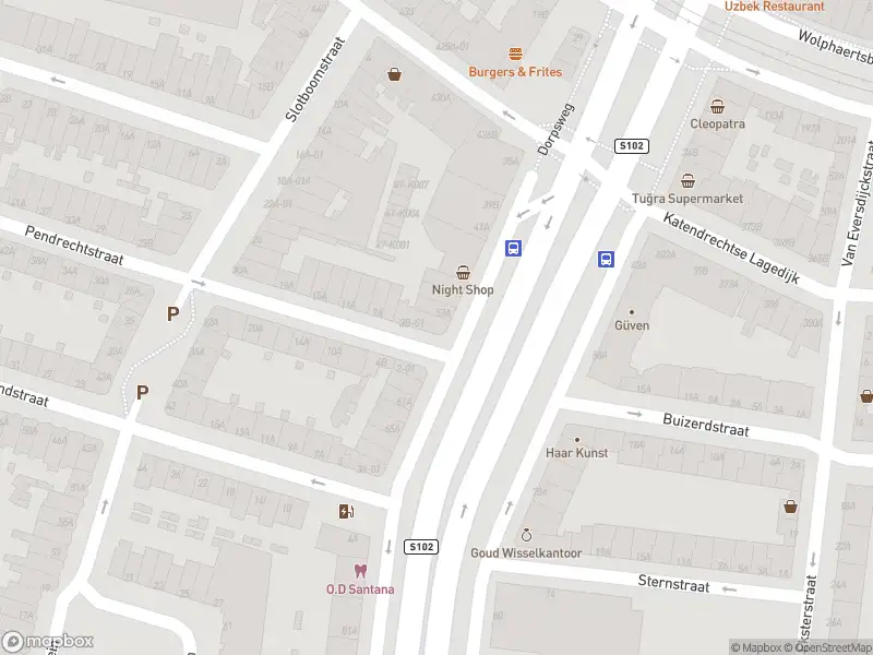 Ambulance met grote spoed naar de Pendrechtstraat in Rotterdam