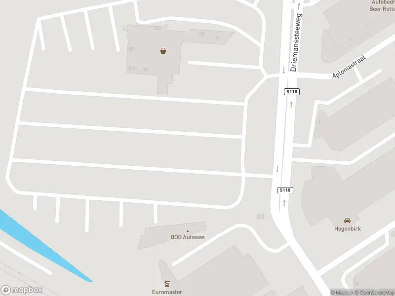 Ambulance met gepaste spoed naar de Driemanssteeweg in Rotterdam