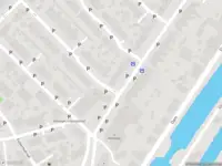 Ambulance met grote spoed naar de Raadhuisplein in Arkel