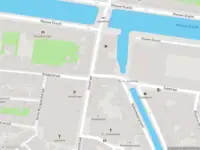 Ambulance met gepaste spoed naar de Korte Jansstraat in Haarlem