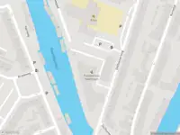 Ambulance met grote spoed naar de Delftseveerweg in Vlaardingen