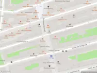 Ambulance met gepaste spoed naar de Overtoom in Amsterdam