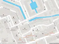 Ambulance met grote spoed naar de Struyck van Bergenstraat in Wateringen