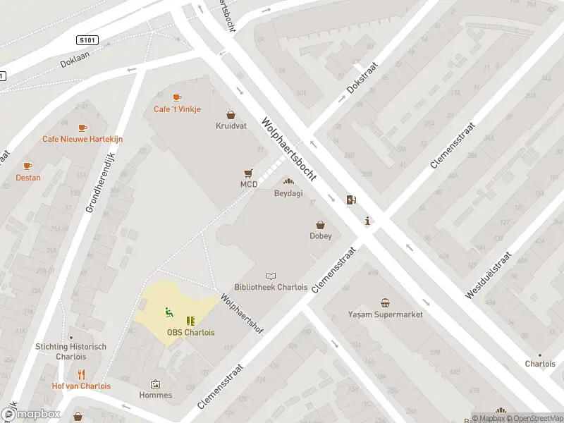 Ambulance met gepaste spoed naar de Wolphaertsbocht in Rotterdam