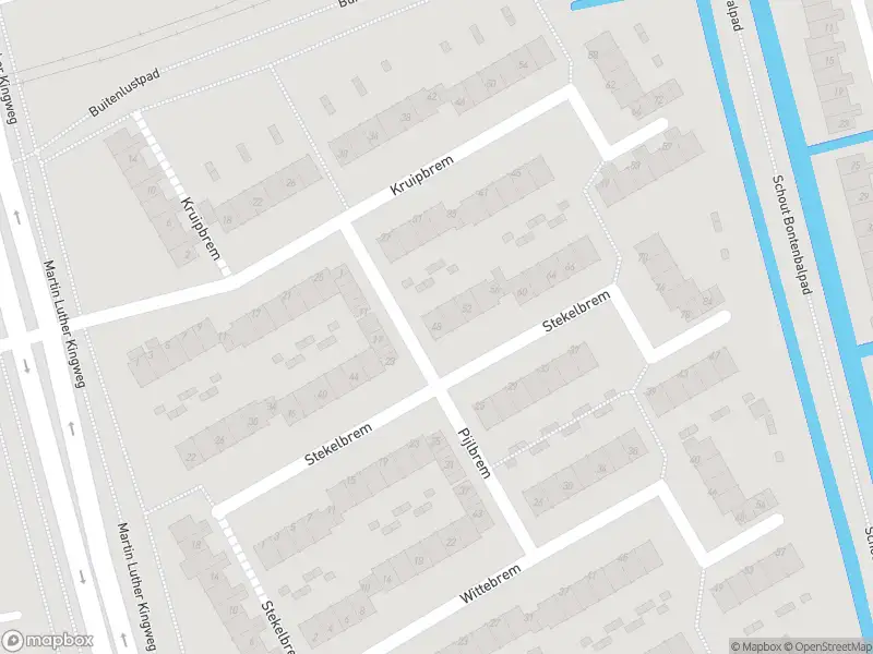 Ambulance met gepaste spoed naar de Stekelbrem in Rotterdam