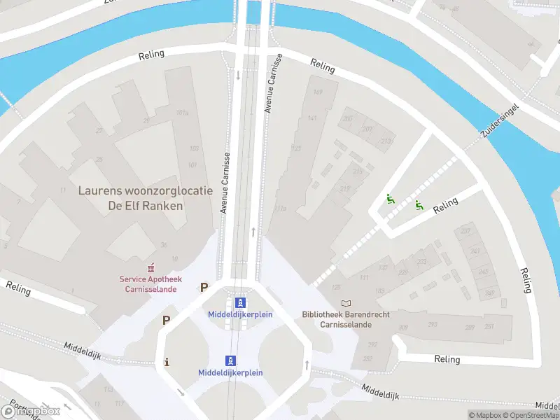 Ambulance met grote spoed naar de Reling in Barendrecht