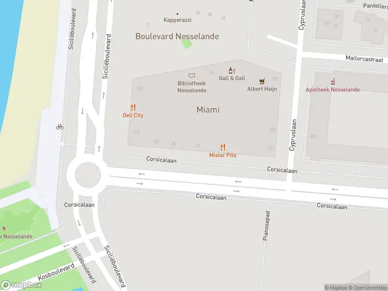 Ambulance met gepaste spoed naar de Corsicalaan in Rotterdam