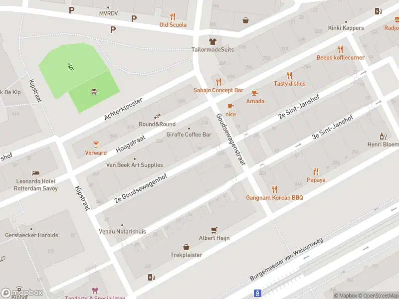 Ambulance met grote spoed naar de 2e Goudsewagenhof in Rotterdam