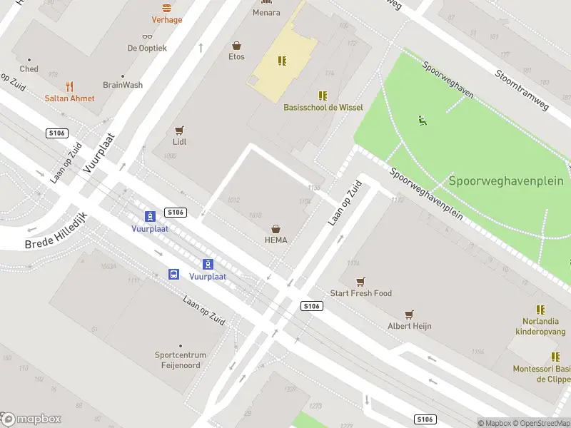 Ambulance met grote spoed naar de Laan op Zuid in Rotterdam