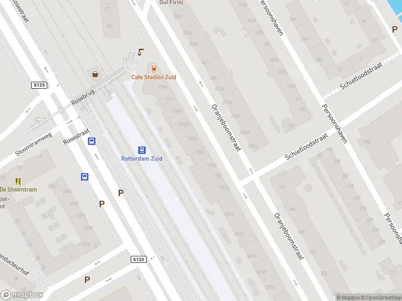 Ambulance met gepaste spoed naar de Oranjeboomstraat in Rotterdam