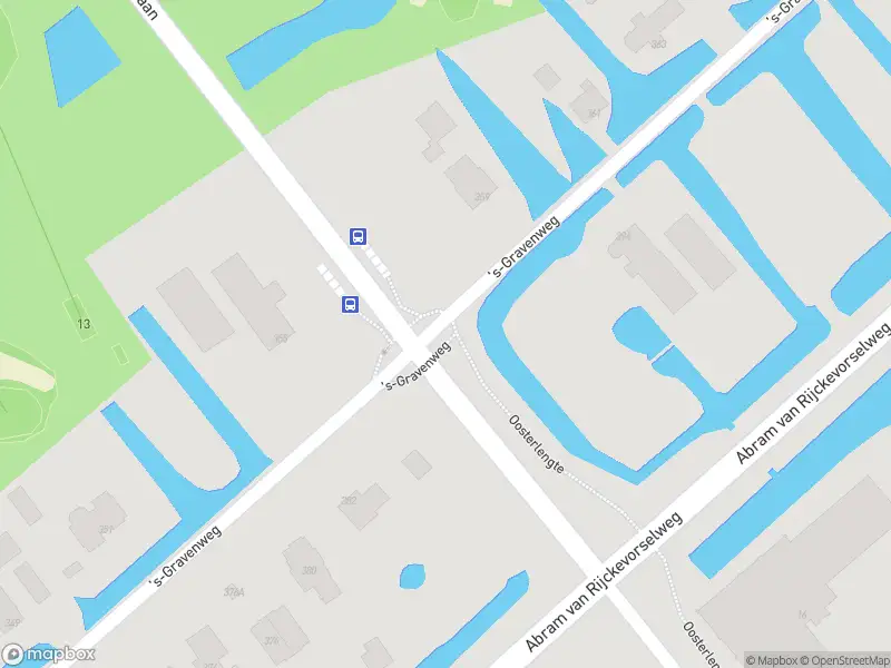 Ambulance met grote spoed naar de 's-Gravenweg in Capelle aan den IJssel