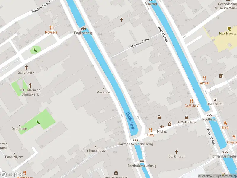 Ambulance met grote spoed naar de Dirklangenstraat in Delft