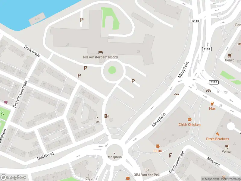 Ambulance met grote spoed naar de Azaleastraat in Amsterdam