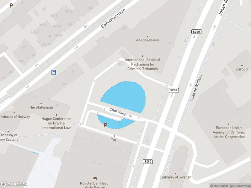 Ambulance met gepaste spoed naar de Churchillplein in 's-Gravenhage