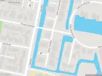 Ambulance met grote spoed naar de Dokter Herskade in Oud-Beijerland