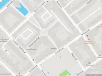 Ambulance met grote spoed naar de Servaas van Rooyenhof in 's-Gravenhage