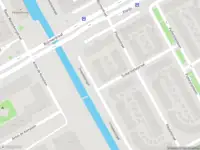 Ambulance met grote spoed naar de Troepiaalsingel in Amsterdam