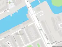 Ambulance met gepaste spoed naar de Arènpalmstraat in Amsterdam