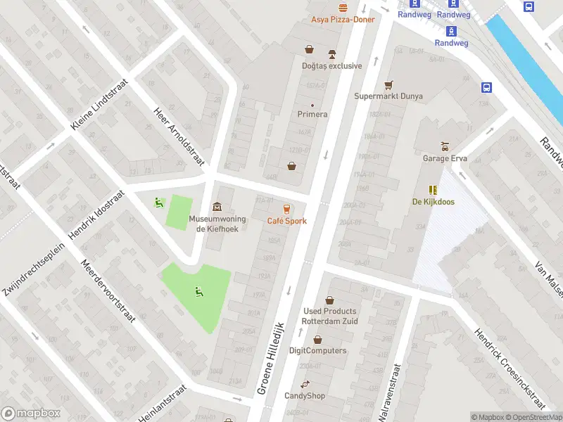 Ambulance met gepaste spoed naar de Groene Hilledijk in Rotterdam