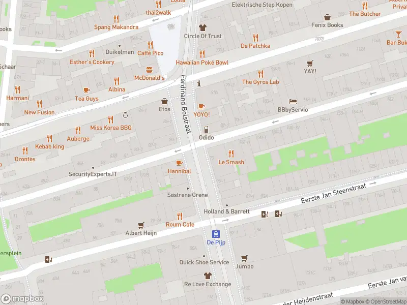 Ambulance met grote spoed naar de Parnassusweg in Amsterdam