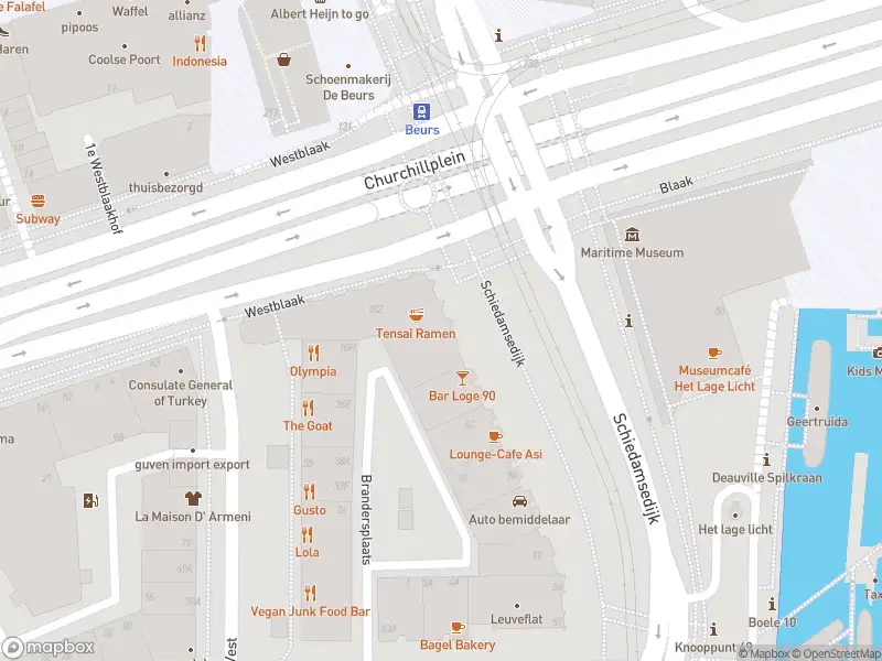 Ambulance met gepaste spoed naar de Schiedamsedijk in Rotterdam