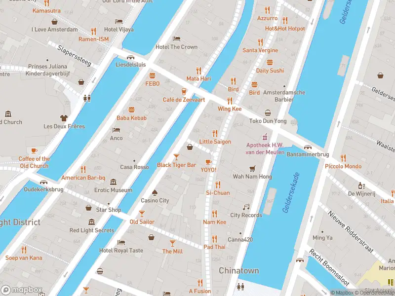 Politie met grote spoed naar de Boomsteeg in Amsterdam vanwege ongeval met letsel