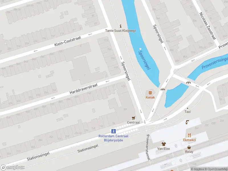 Ambulance met grote spoed naar de Harddraverstraat in Rotterdam