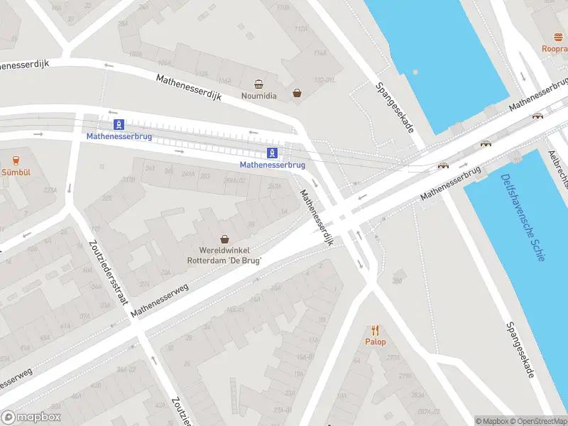 Ambulance met gepaste spoed naar de Mathenesserweg in Rotterdam