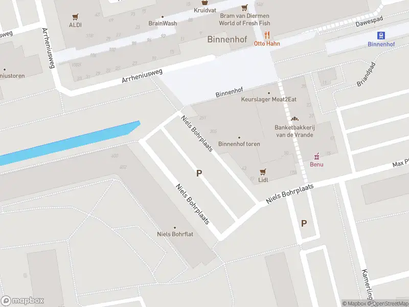 Ambulance met grote spoed naar de Niels Bohrplaats in Rotterdam