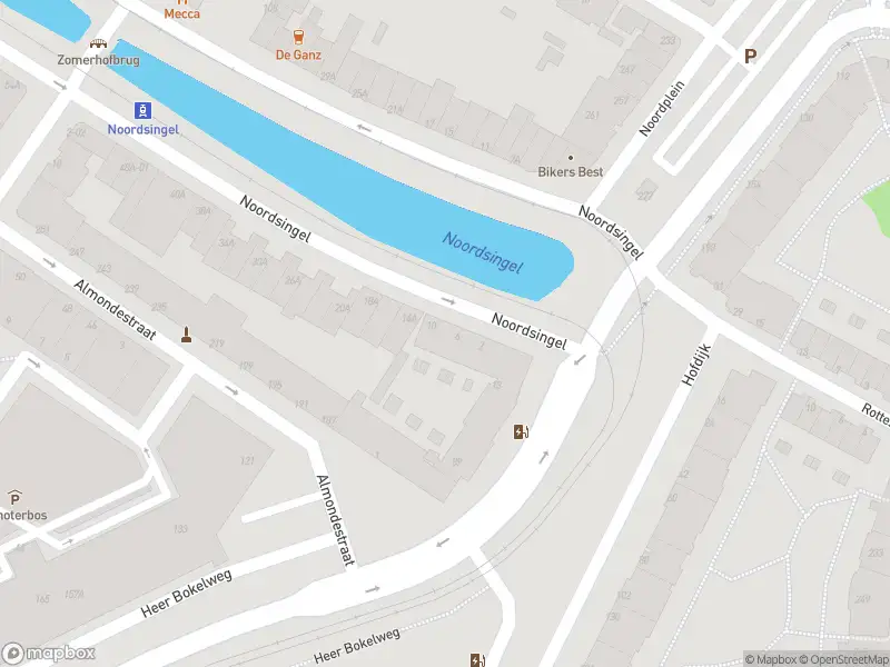 Ambulance met grote spoed naar de Noordsingel in Rotterdam