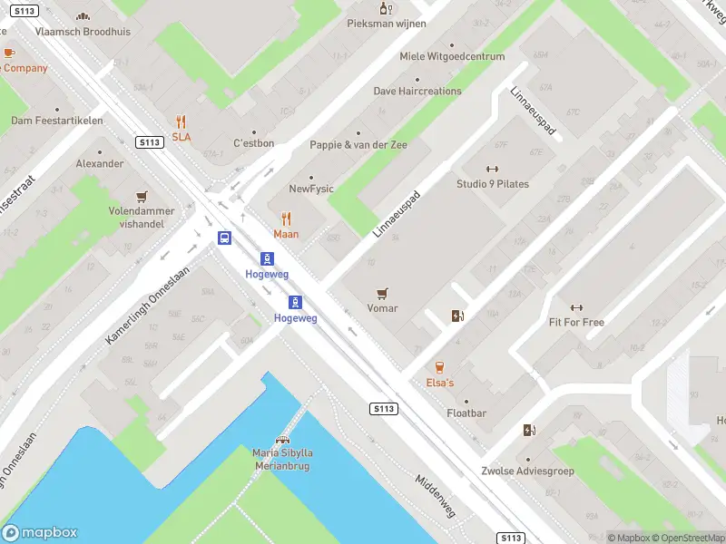 Ambulance met grote spoed naar de Linnaeuspad in Amsterdam