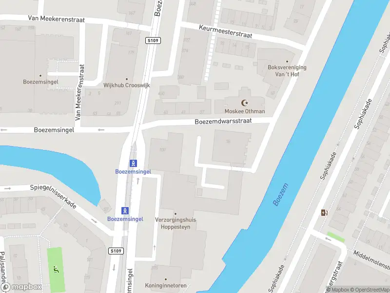 Ambulance met gepaste spoed naar de Boezemdwarsstraat in Rotterdam