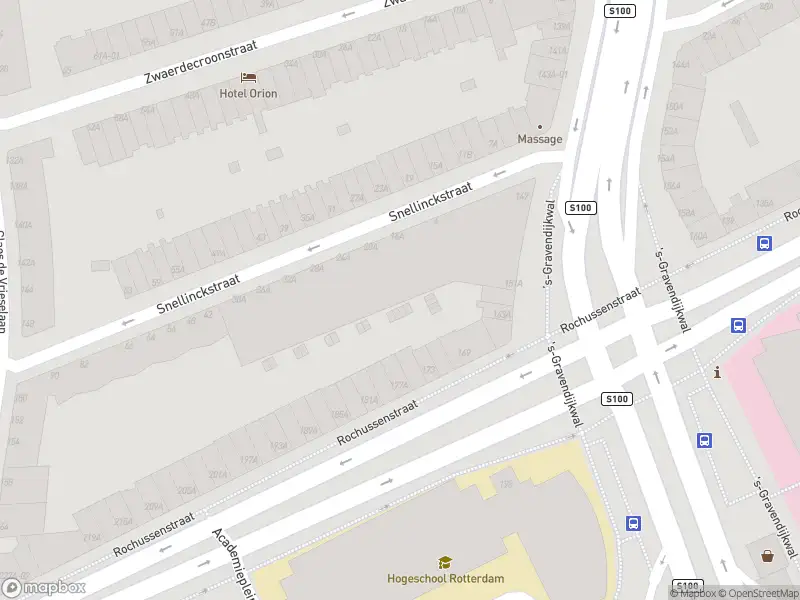 Ambulance met grote spoed naar de Rochussenstraat in Rotterdam