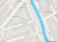 Ambulance met gepaste spoed naar de Hoevestraat in Rotterdam