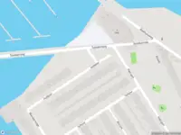 Ambulance met grote spoed naar de Justpier in Zaandam